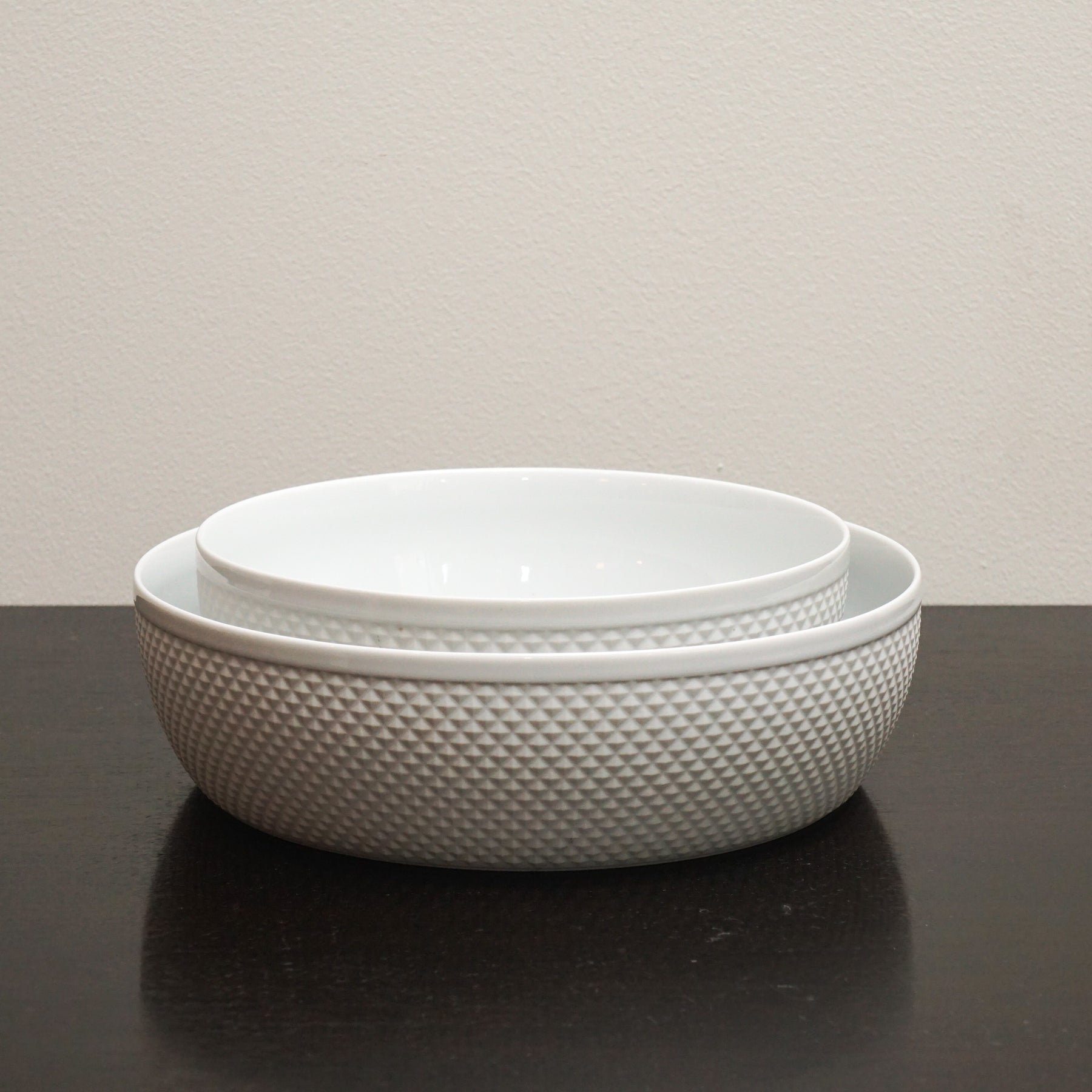 https://www.foleyandcoxhome.com/cdn/shop/products/MayaSaladBowl_1800x1800.jpg?v=1591895329